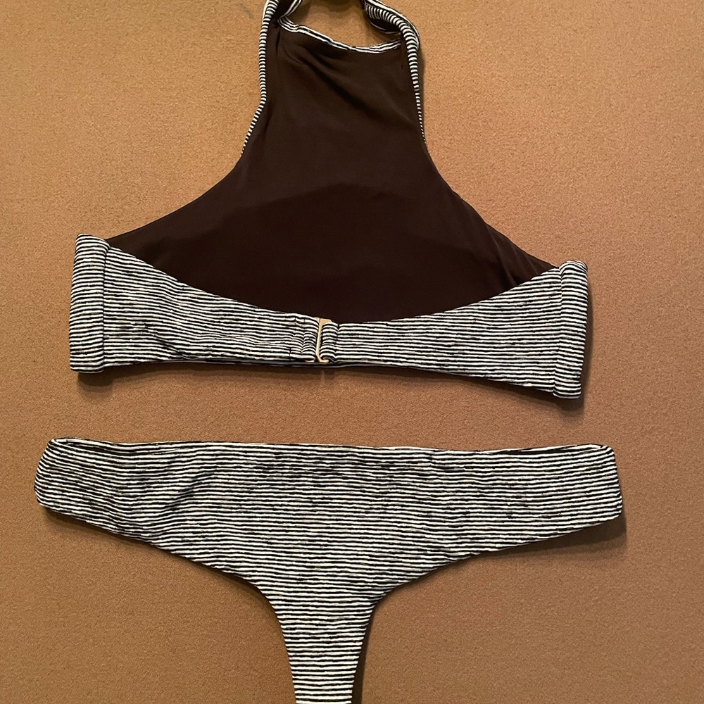 Beach Riot x Stone Cold Fox - Picture 3 of 4